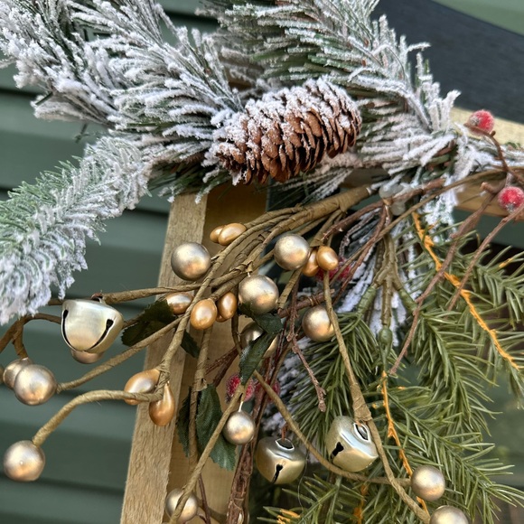 Winter Welcome Sign - Customizable - Picture 3 of 6